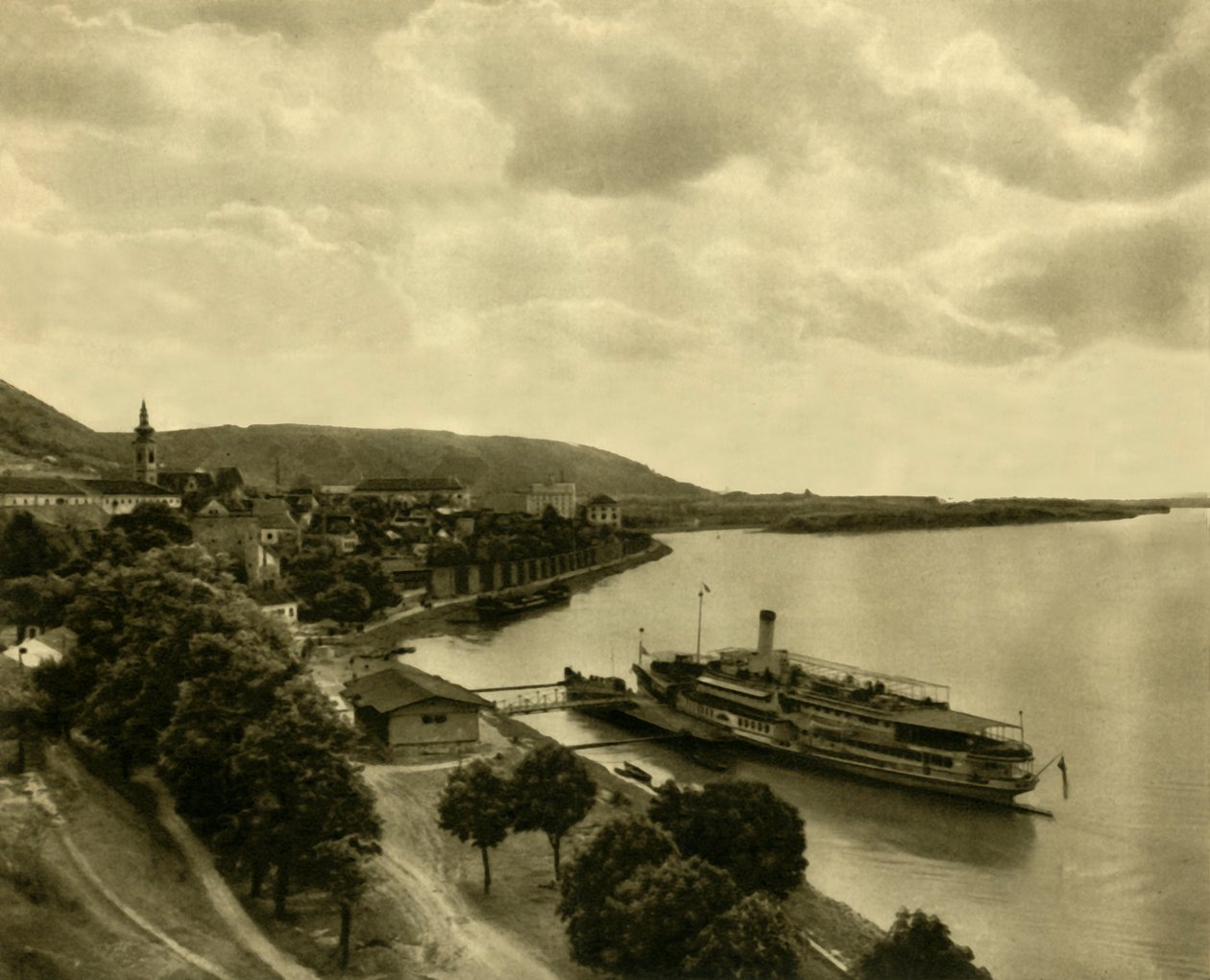 Bateau à vapeur sur le Danube à Hainburg, Basse-Autriche, vers 1935 - Unbekannt