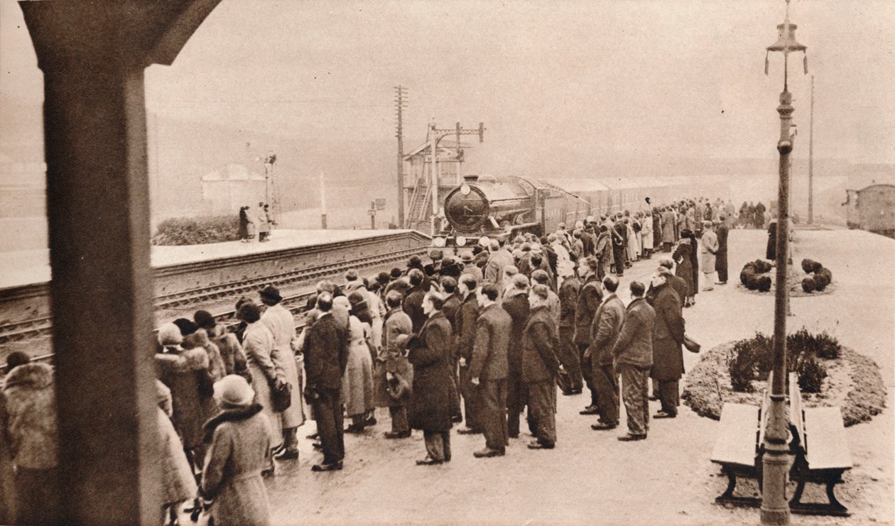 Intérêt sympathique pour le train funéraire royal à la gare de Welwyn - Unbekannt