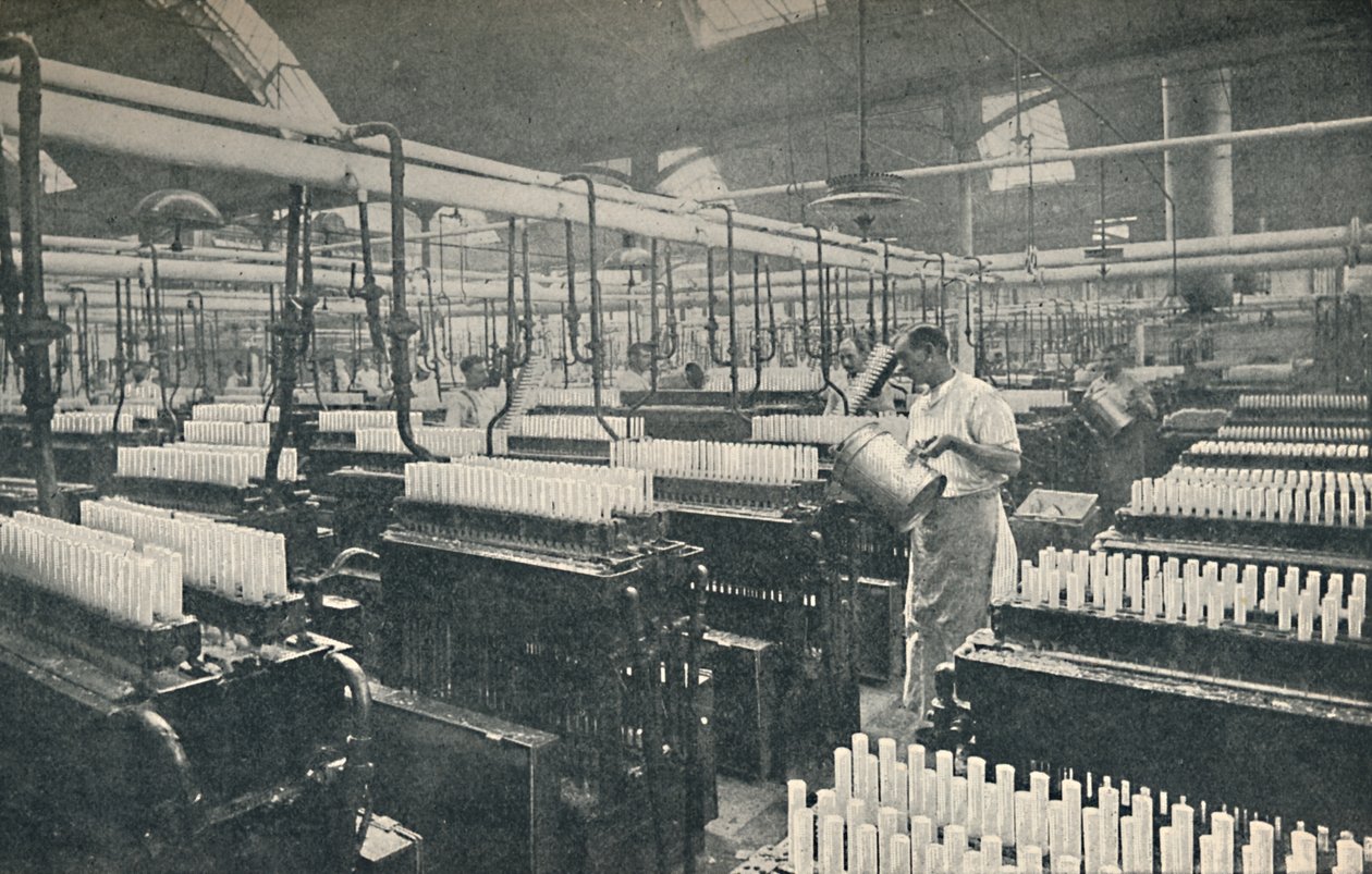 La salle de moulage des bougies, vers 1917 - Unbekannt