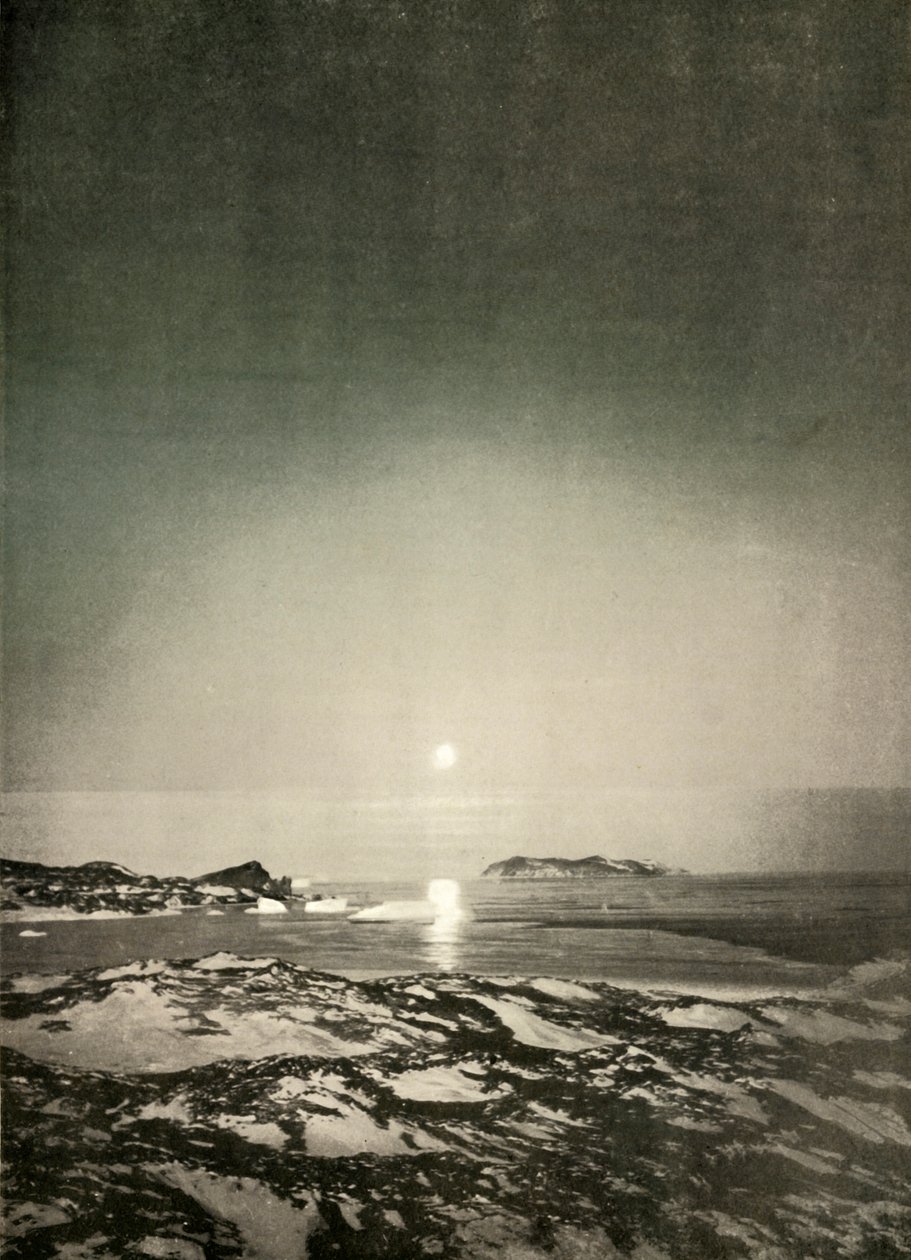 La pleine lune au crépuscule d