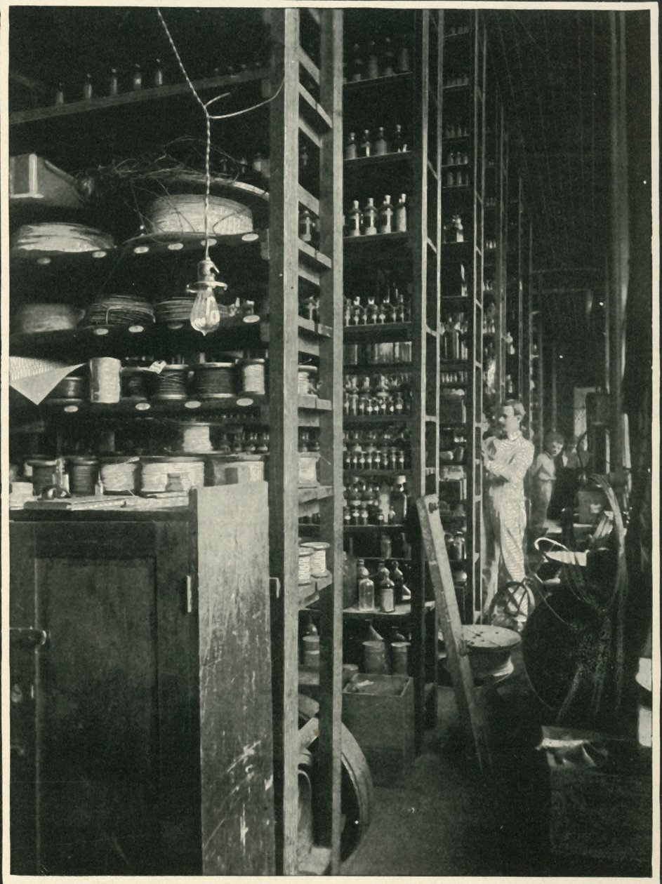 Les étagères du laboratoire d
