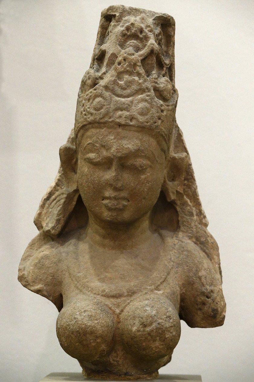 Musée Victoria et Albert. Yogini. 800-900. Période Pratihara. Grès. Inde centrale (Madhya Pradesh). Royaume-Uni - Unbekannt