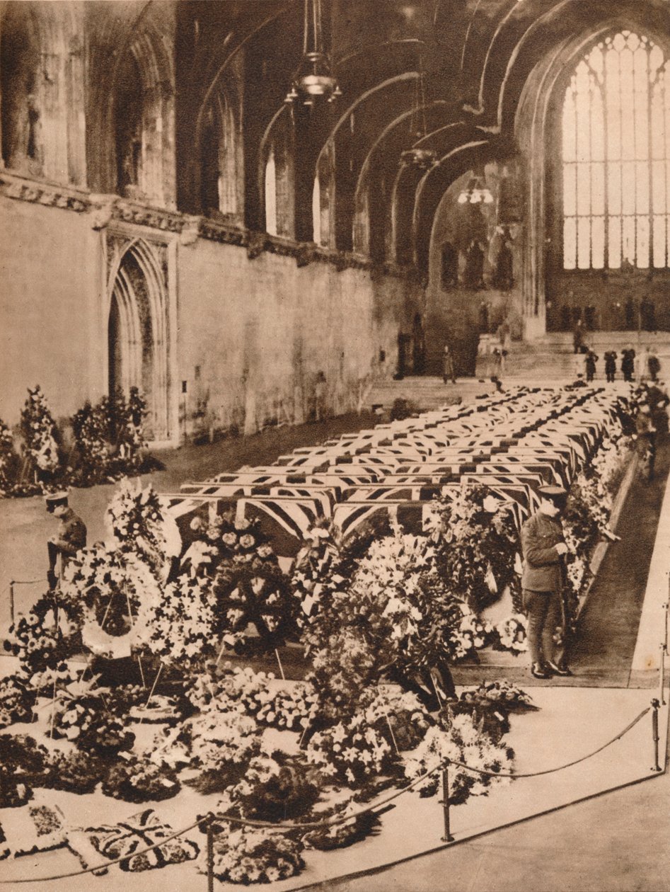 Les victimes de la catastrophe du dirigeable R101 exposées en chapelle ardente à Westminster Hall, Londres, 1930 1935 - Unbekannt
