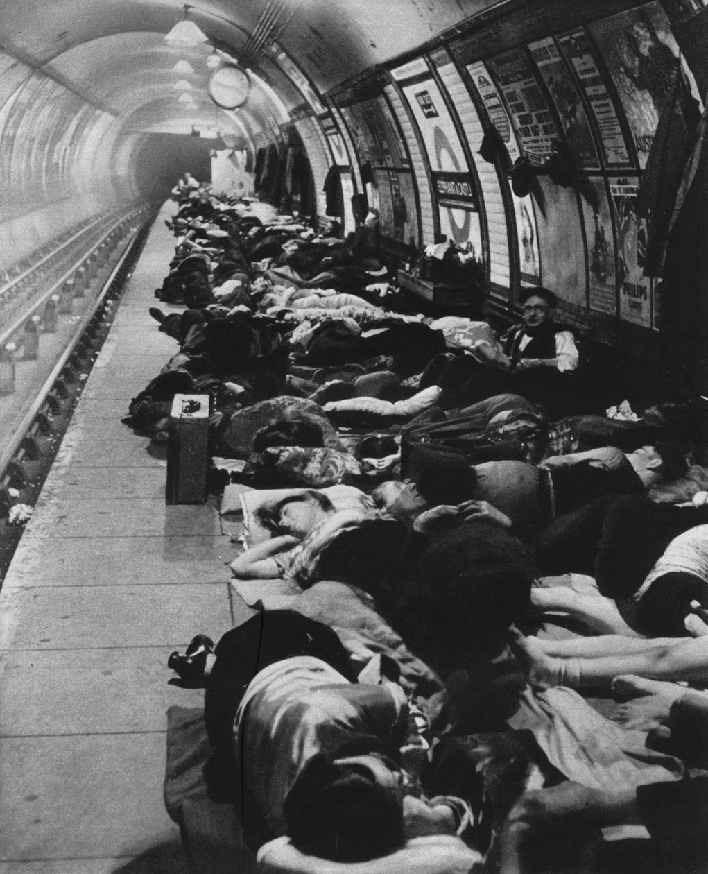 Ceux qui sont allés dans les abris ont commencé un nouveau genre de vie nocturne, 11 novembre 1940, 1942 - Unbekannt