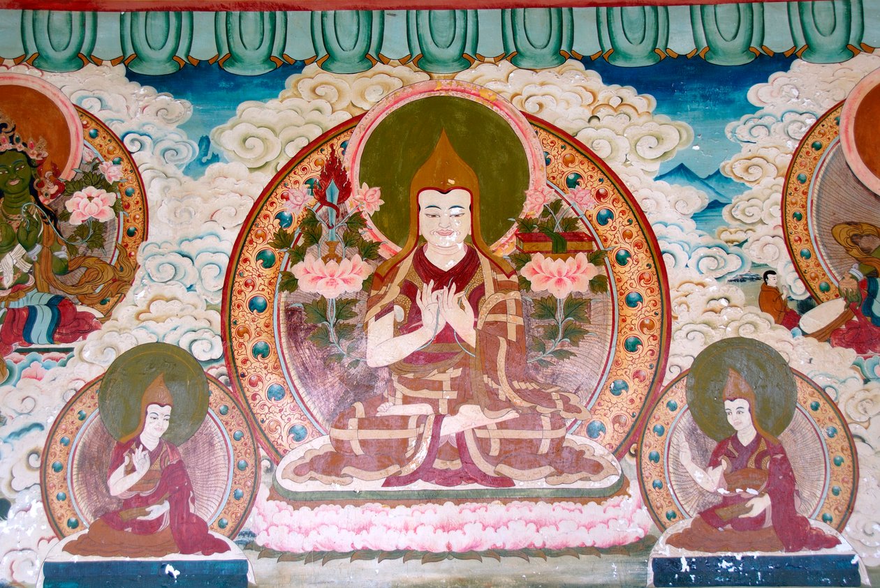 Bouddhisme tibétain; fresque; Lama Tsongkharpa; école Gelug; bonnets jaunes; méditation; diverses postures des mains; mudras; Yongning; Temple de Zhamei; région du lac Lugu Hu; Province du Yunnan; République populaire de Chine; Asie - Unbekannt