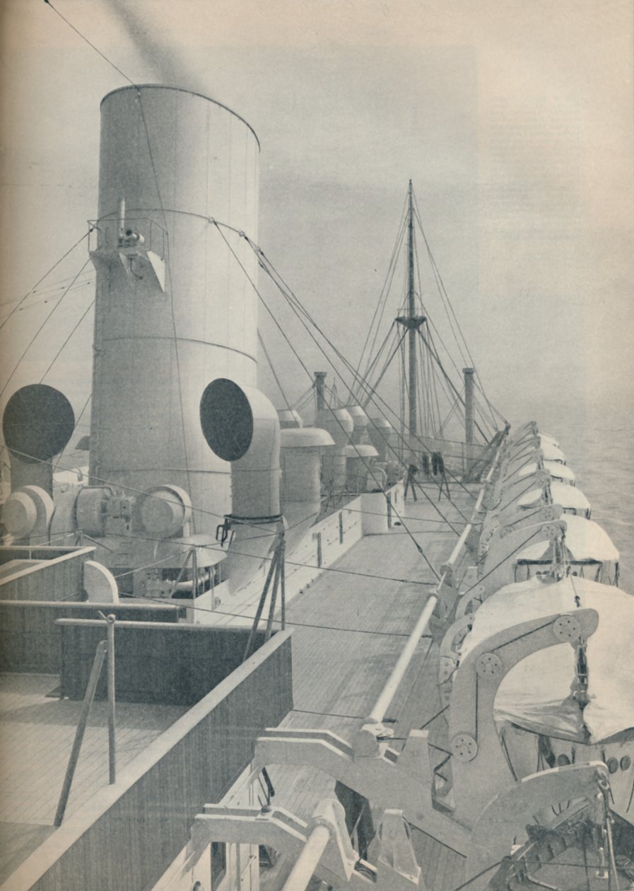 Pont supérieur du Strathmore avec des canots de sauvetage modernes - Unbekannt
