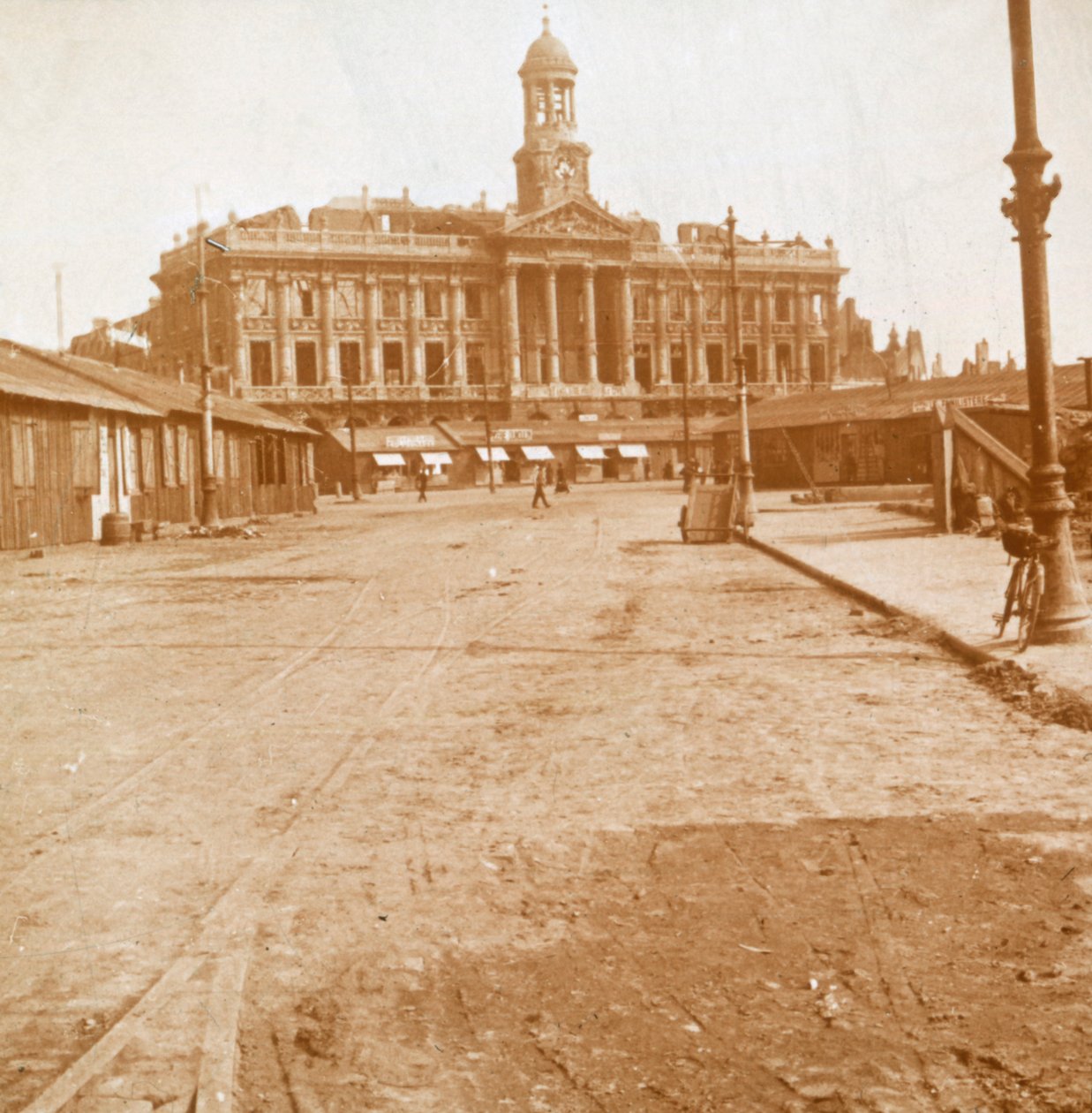 Hôtel de ville et place principale, Cambrai, Nord de la France, vers 1914-1918 - Unbekannt