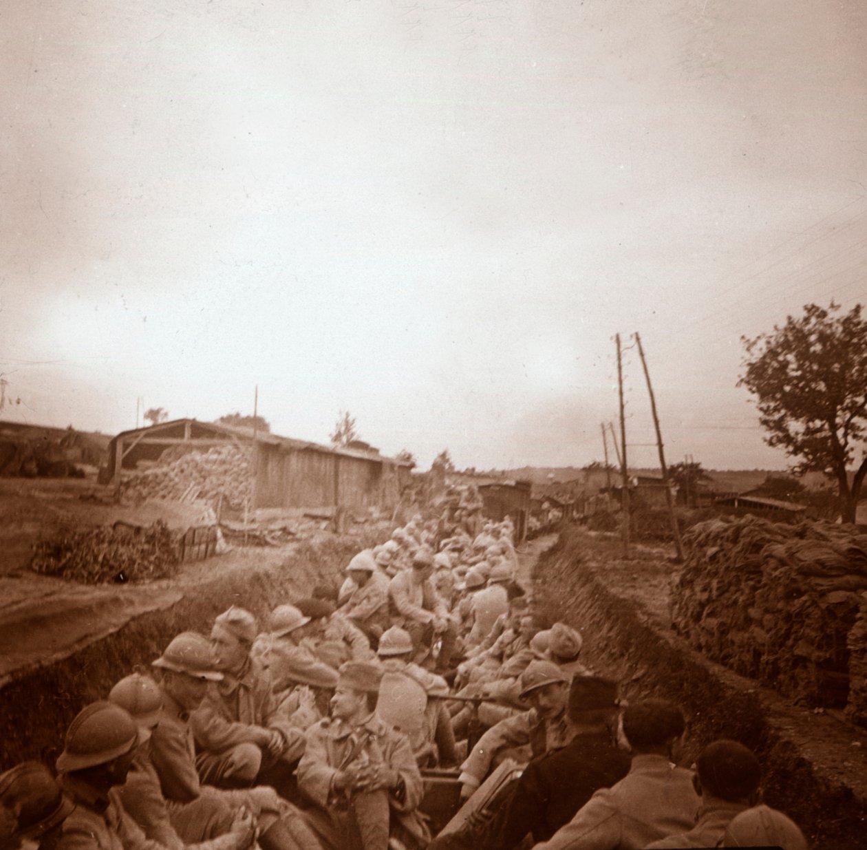 Troupes dans des wagons ouverts, Genicourt, nord de la France, vers 1914-1918 - Unbekannt