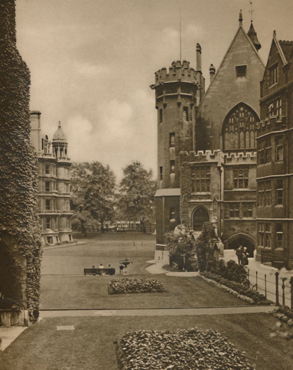 Vue des jardins de Middle Temple depuis Fountain Court, vers 1935 - Unbekannt