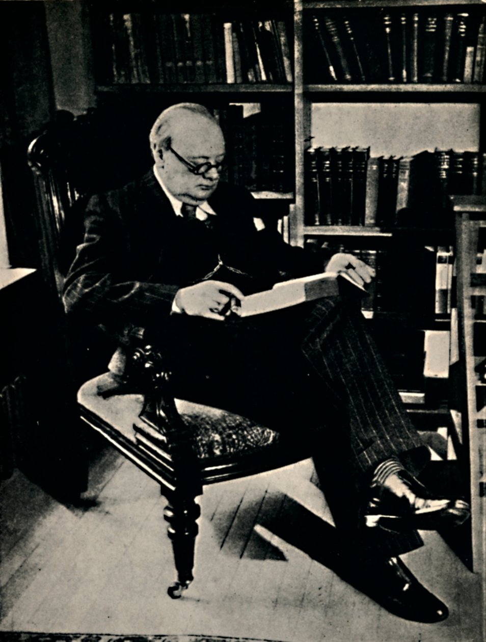 Winston Spencer Churchill dans sa bibliothèque, 1945 - Unbekannt