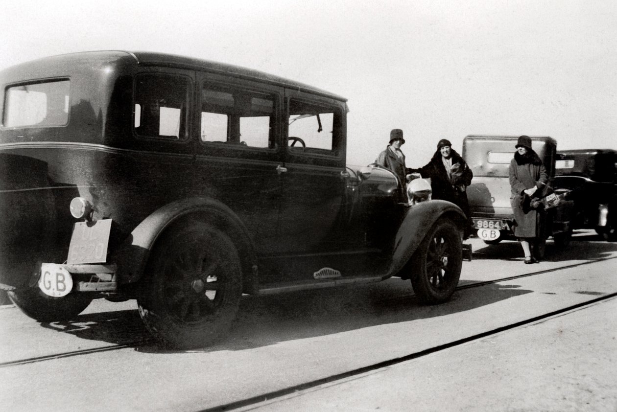 Femmes et voitures garées, 1930 - Unbekannt
