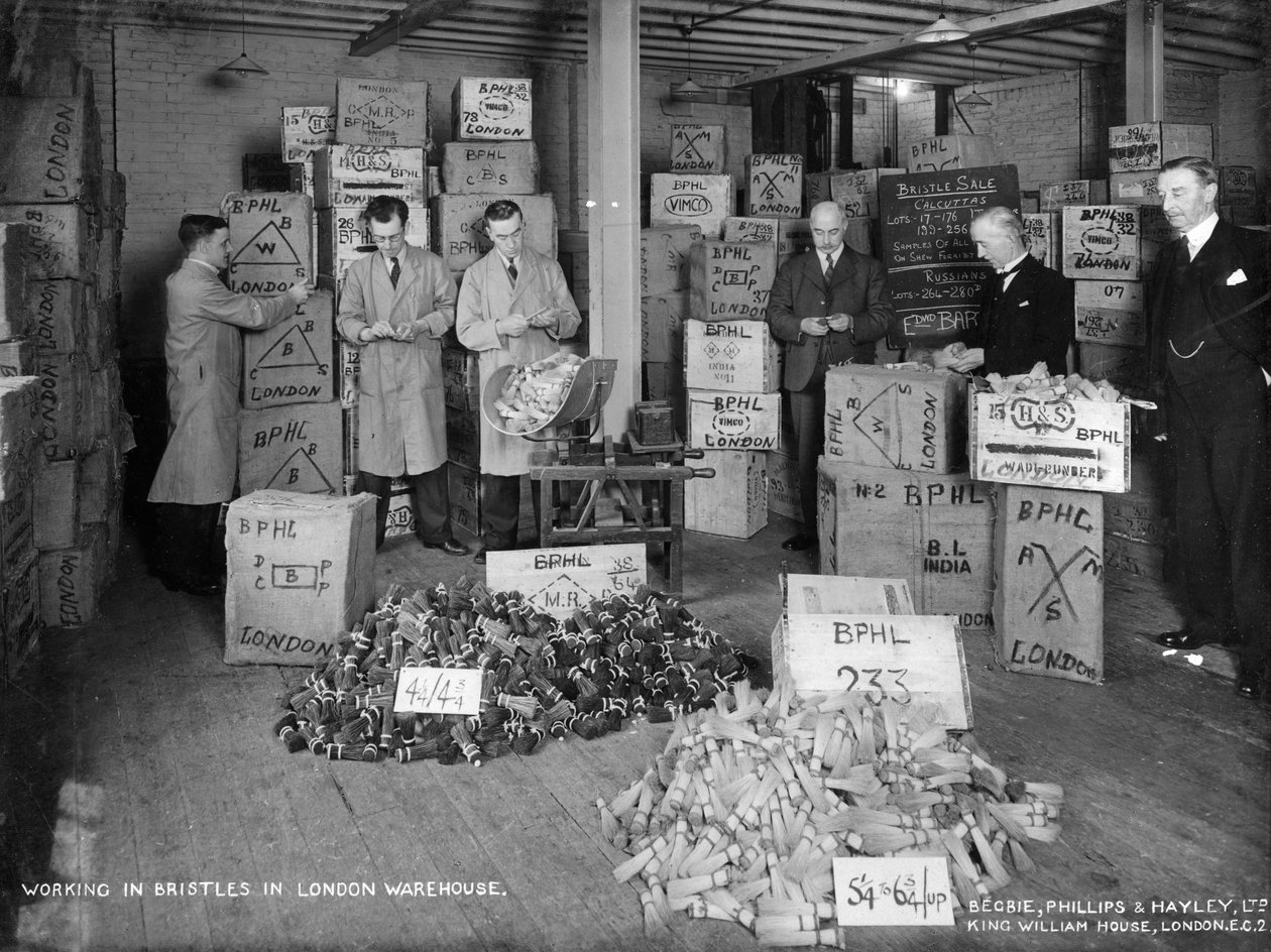 Travail avec des soies dans un entrepôt, Londres, 1938 - Unbekannt