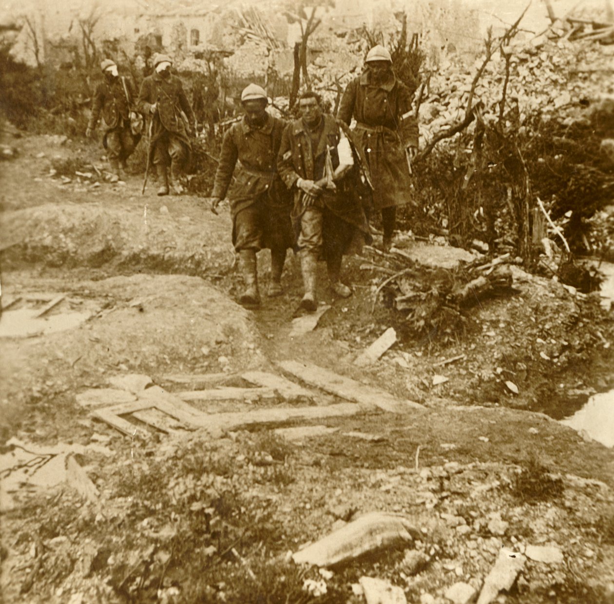 Infanterie française blessée arrivant au Château d