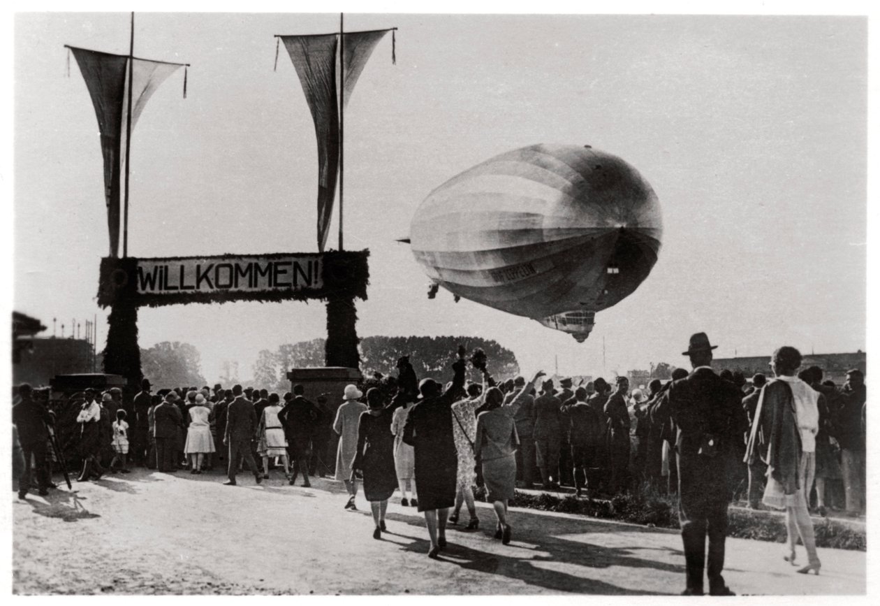 Zeppelin LZ 127 Graf Zeppelin atterrissant à Friedrichshafen, Allemagne, 1933 - Unbekannt