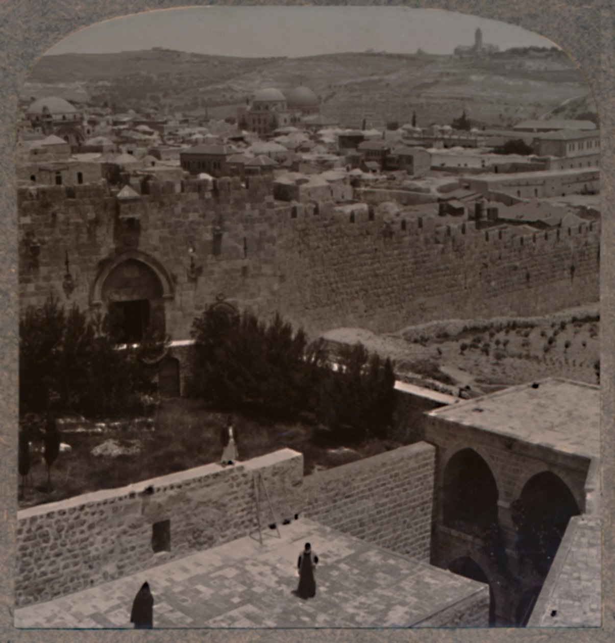 Porte de Sion. Le mont des Oliviers et le mont Scopus au loin, vers 1900 - Unbekannt
