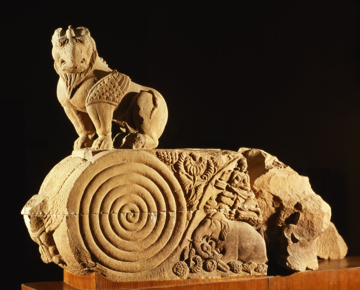 Architrave en grès buff avec griffon, Sanchi, MP, début du 1er siècle apr. J.-C. - Unbekannt Unbekannt