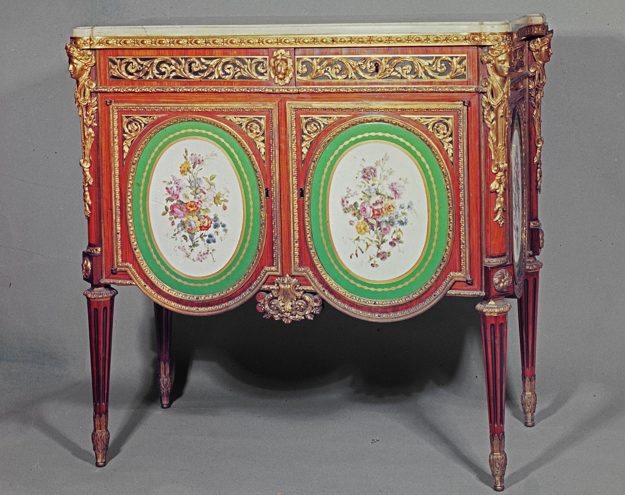 Cabinet Louis XVI, estampillé M.Carlin JME, décoré avec ornement doré et plaques de Sèvres, vers 1774 - Unbekannt Unbekannt