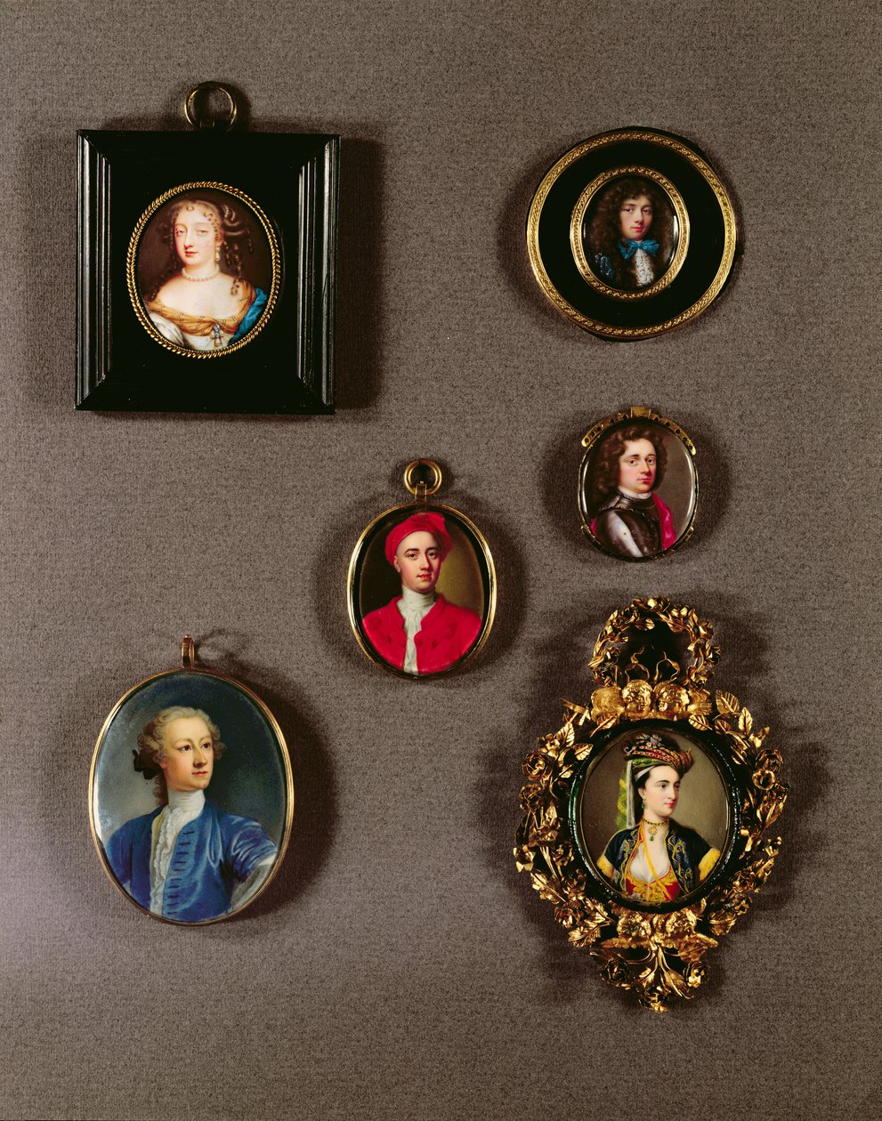 Miniatures de gauche à droite, de haut en bas : Frances Teresa Stuart, duchesse de Richmond et Lennox ; Autoportrait de Jean Petitot ; Charles Fitzroy, 2e duc de... - Unbekannt Unbekannt