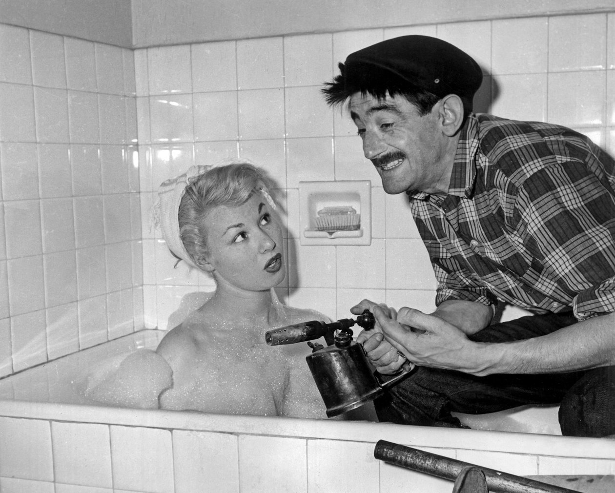 Nadine Tallier (devenue baronne Nadine de Rothschild) et Maurice Gardett lors de la soirée chez lui à Paris le 27 mars 1961 - Unbekannt Unbekannt