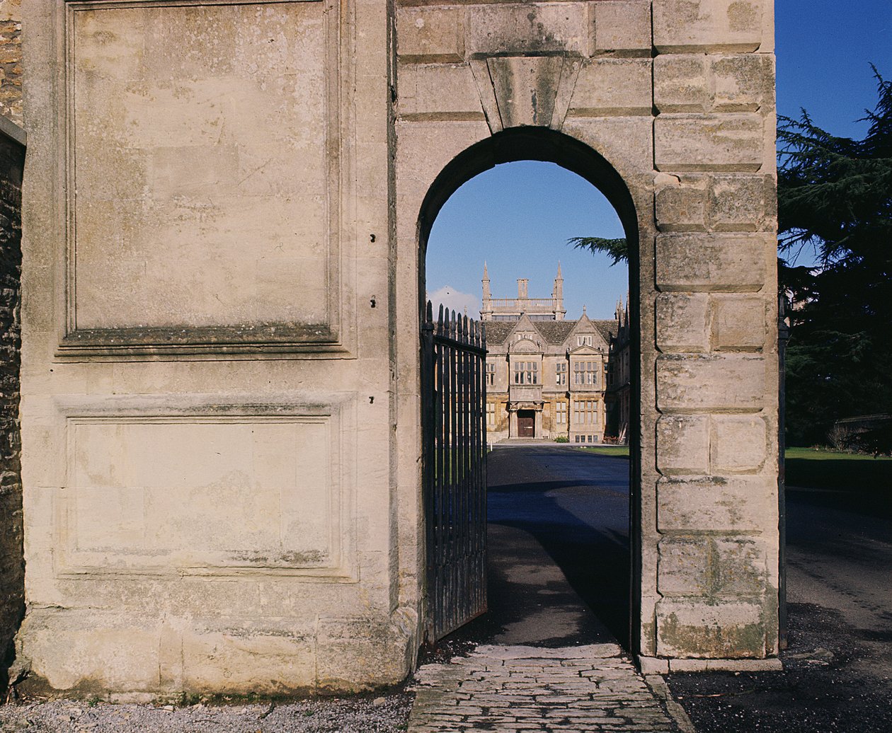 Vue de la façade sud à travers le portail, Corsham Court, Wiltshire - Unbekannt Unbekannt