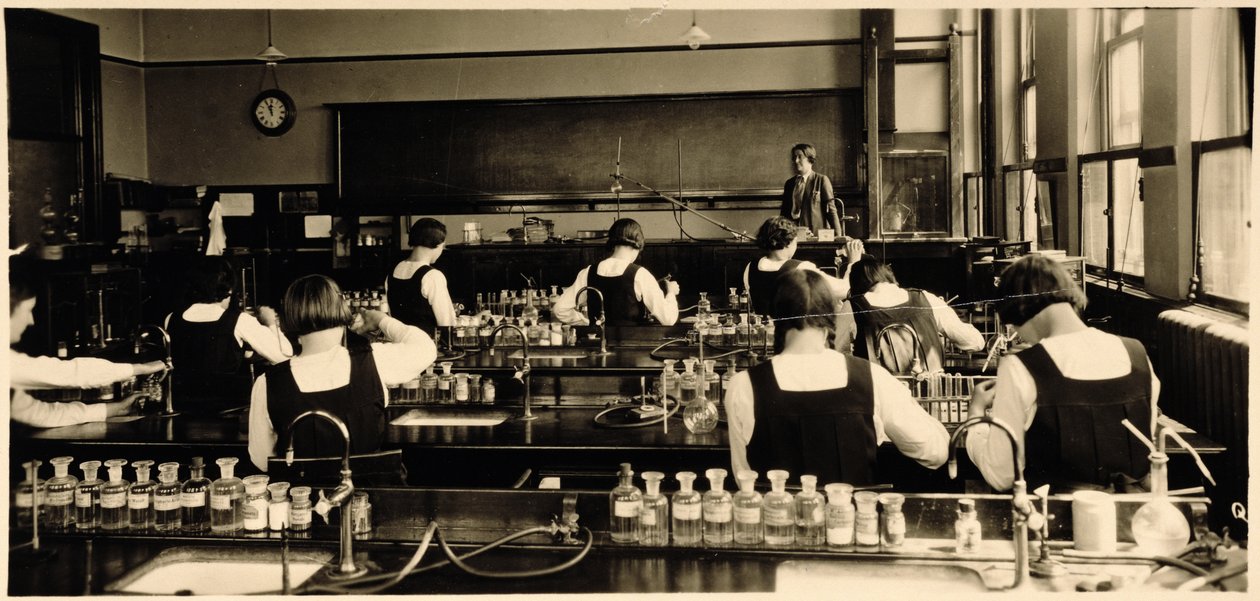 Leçon de science à la London Grammar School for Girls, 1936 - Unbekannt Unbekannt