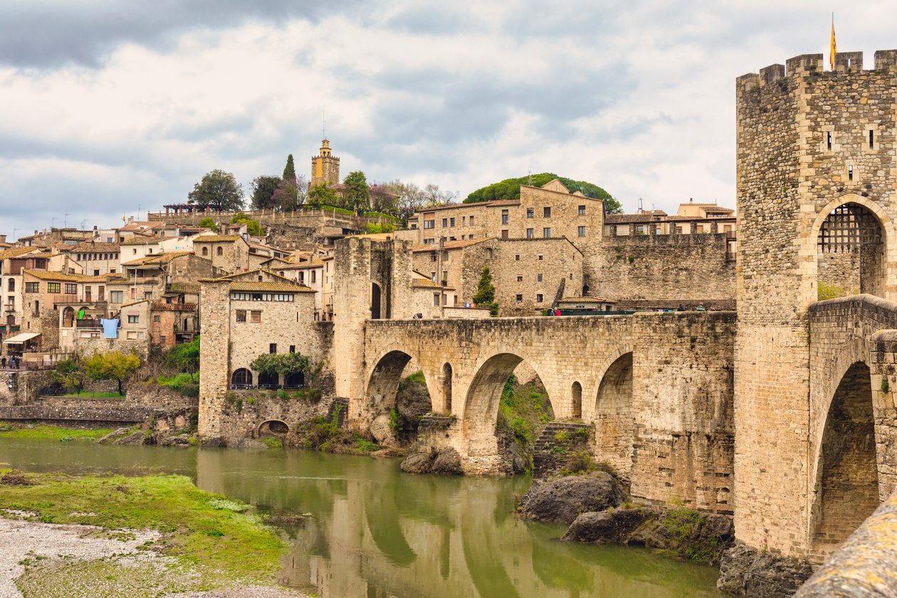 Besalu, Province de Gérone, Catalogne, Espagne, 2018 - Unbekannter Künstler
