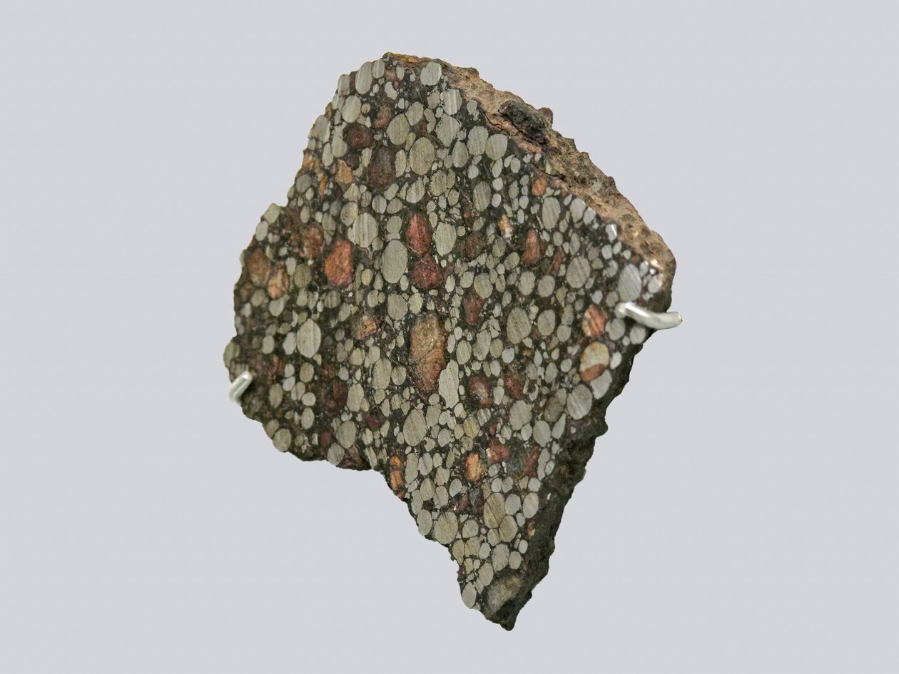 Chondrite carbonée (CBA). Tombée à Gujba (Nigeria) en 1984. Musée national d