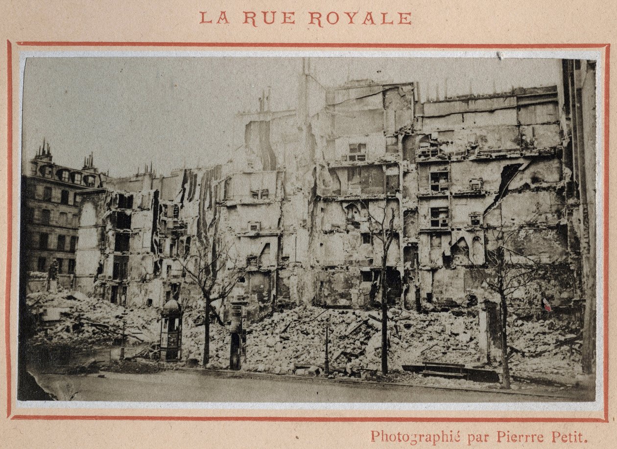 Commune de Paris (1871) : vue des ruines de la rue Royale à Paris en mai 1871. Photographie de Pierre Pepetit. - Unbekannt