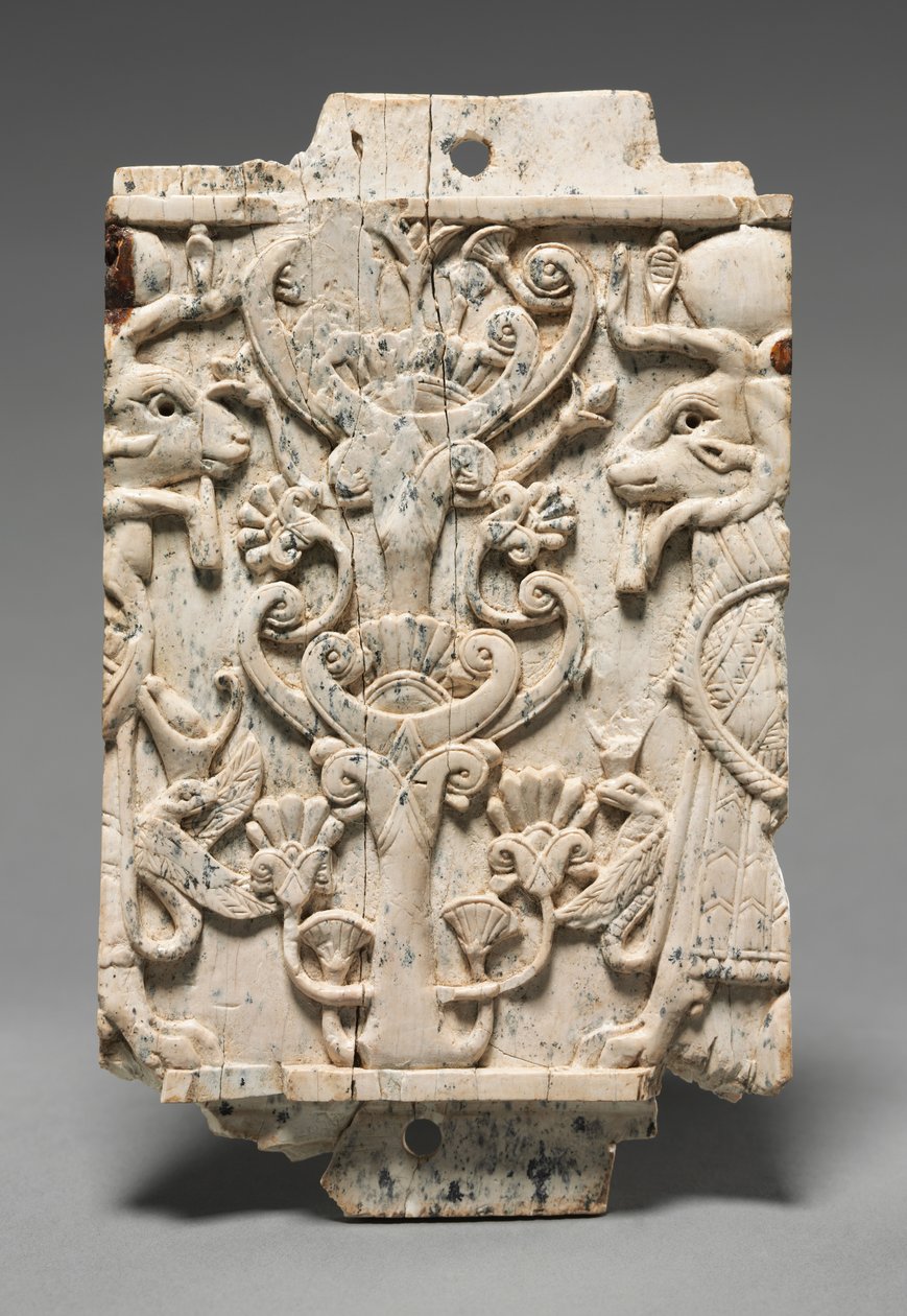 Plaque décorative : Sphinx à tête de bélier flanquant un arbre sacré, 900-800 av. J.-C. - Unbekannt