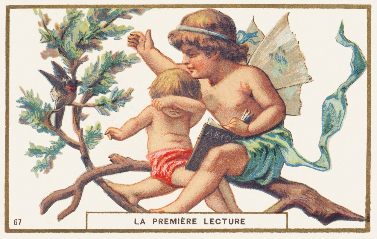 Première lecture, fond blanc. Chromolithographie publicitaire représentant deux enfants assis sur une branche. Le plus grand, avec des ailes dans le dos (un ange ?) tient un abécédaire ouvert dans une main ; de l