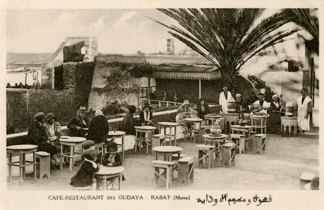 Français et Marocains au Café Oudaya, Rabat - Unbekannter Künstler