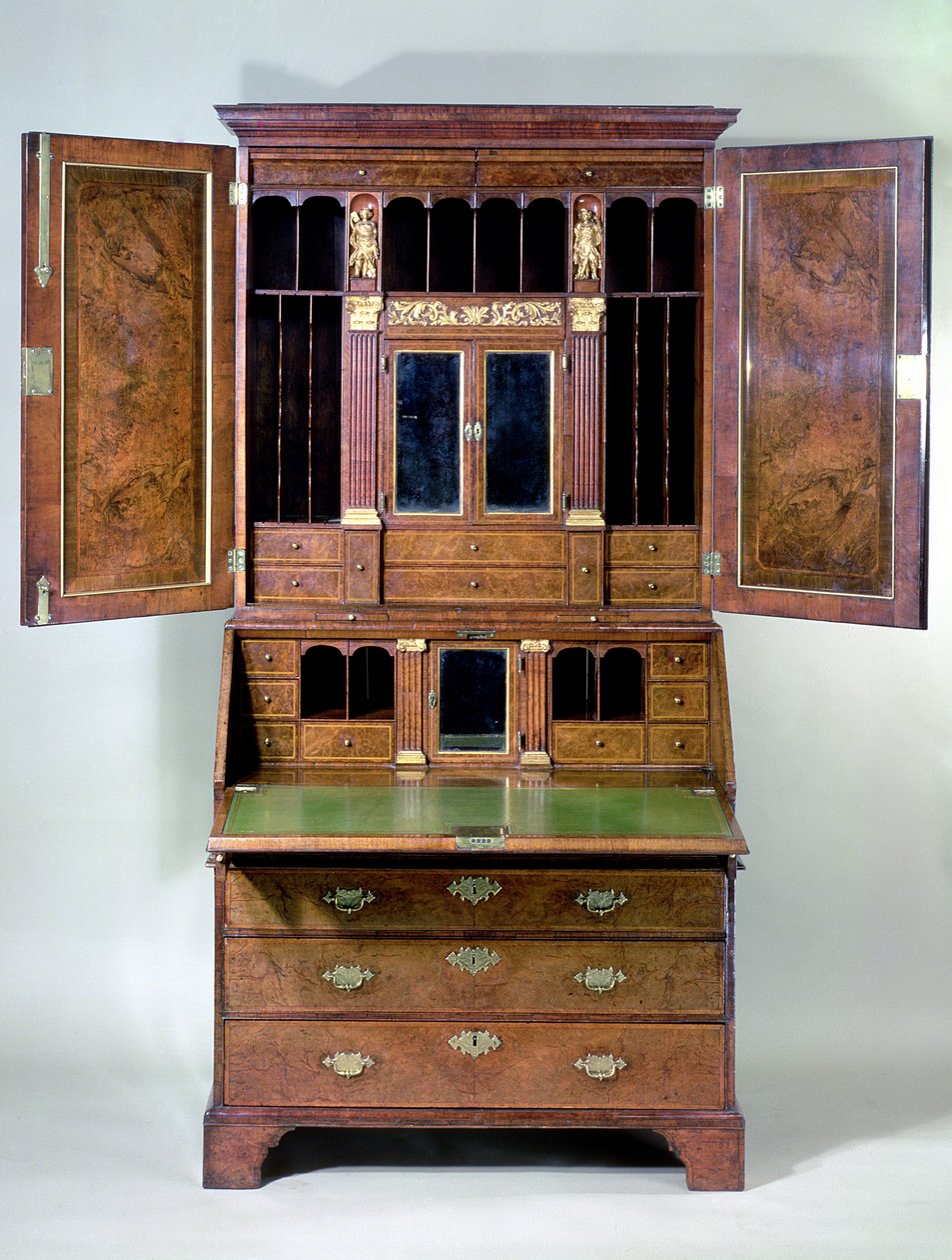 Bureau bibliothèque en noyer George I, début du XVIIIe siècle - Unbekannt