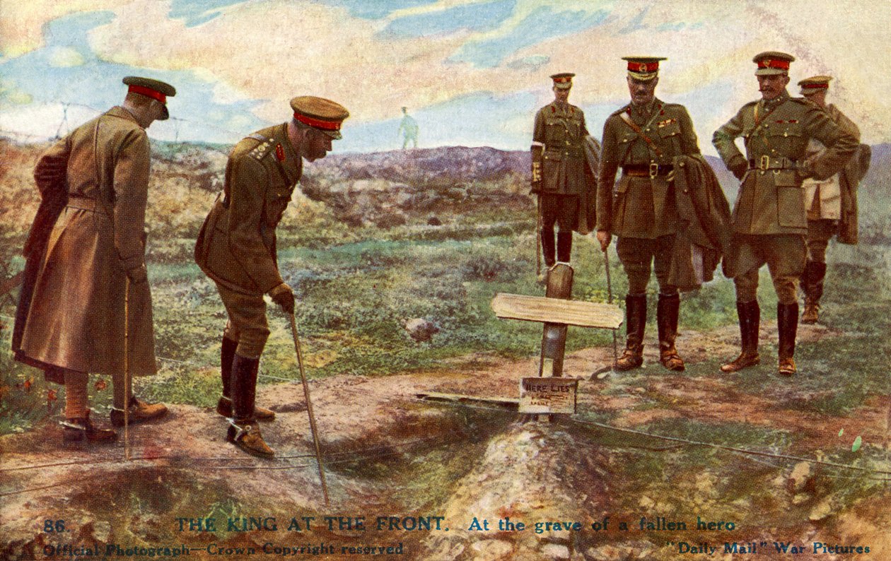 Le roi George V visitant la tombe d