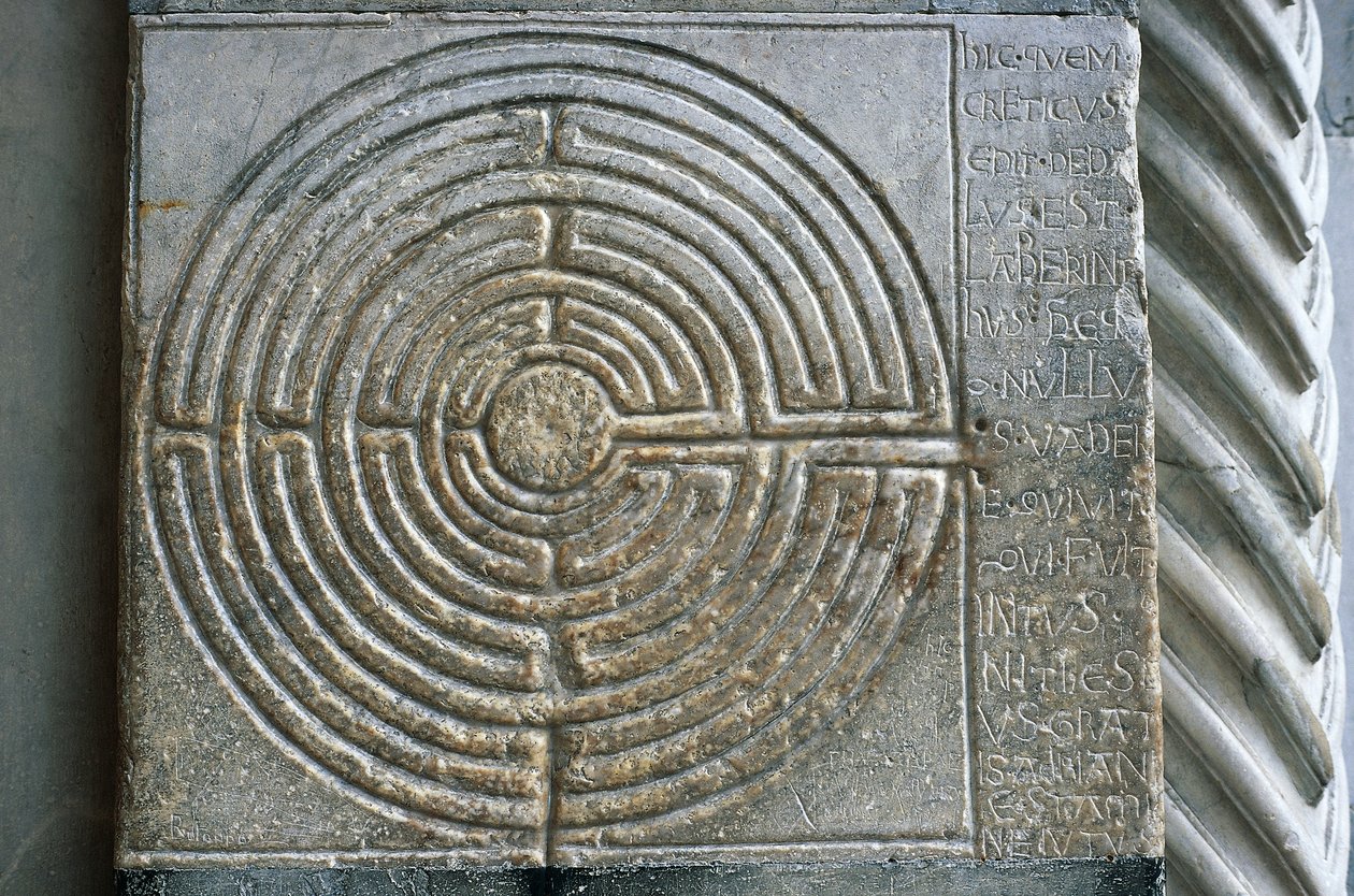 Labyrinthe sur le portique de la cathédrale, Cathédrale de Saint-Martin - Benjamin Baud