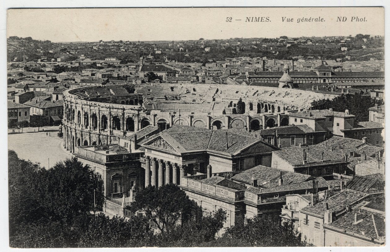 Languedoc-Roussillon, Gard, Nîmes : vue générale de la ville avec les arènes et la Maison Carrée - Carte postale fin 19e-20e siècle - William M. Timlin