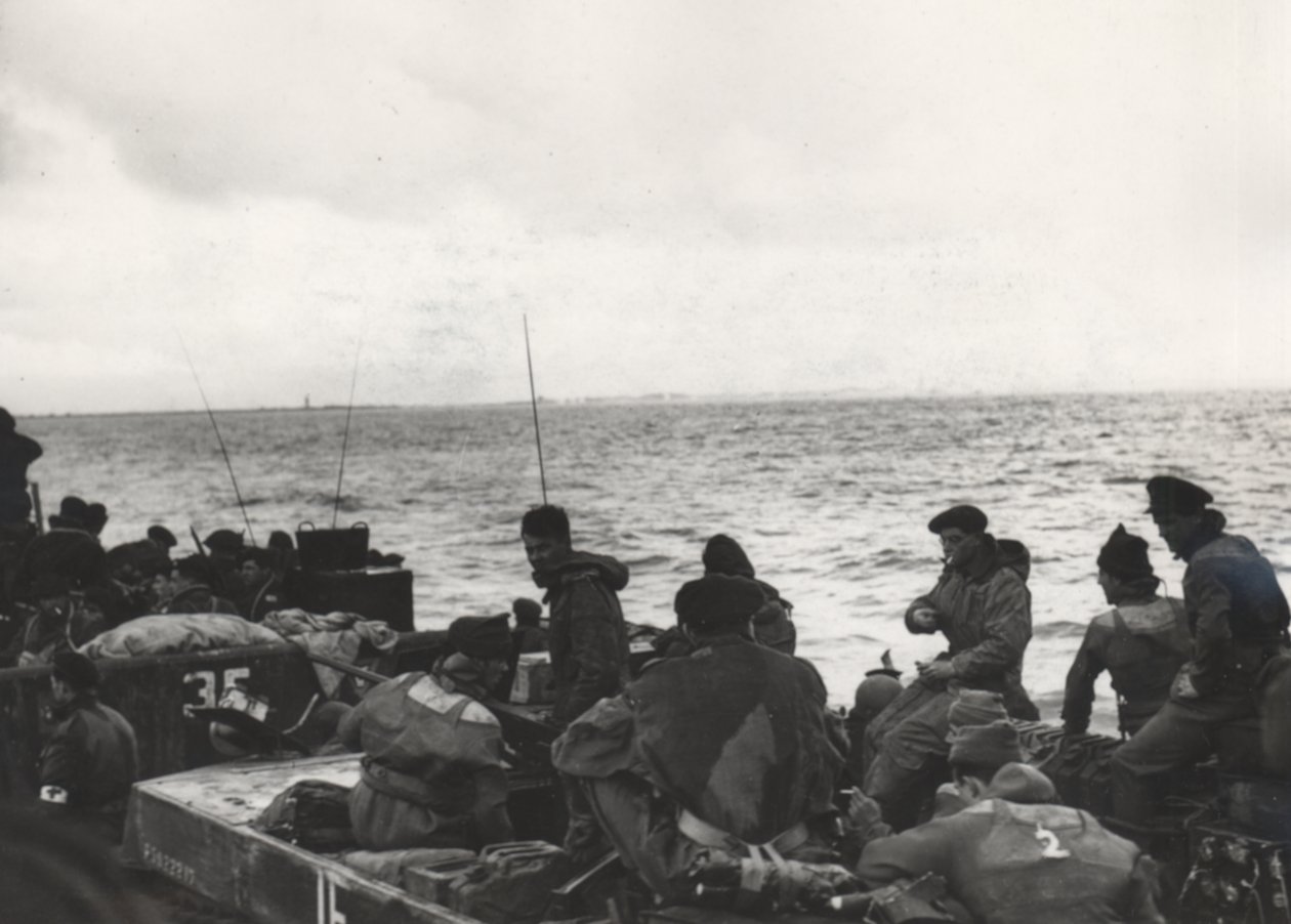 Marines du 41e Commando (RM) à bord du LCT 532, approchant Westkapelle lors des débarquements à Walcheren, Pays-Bas - Unbekannt