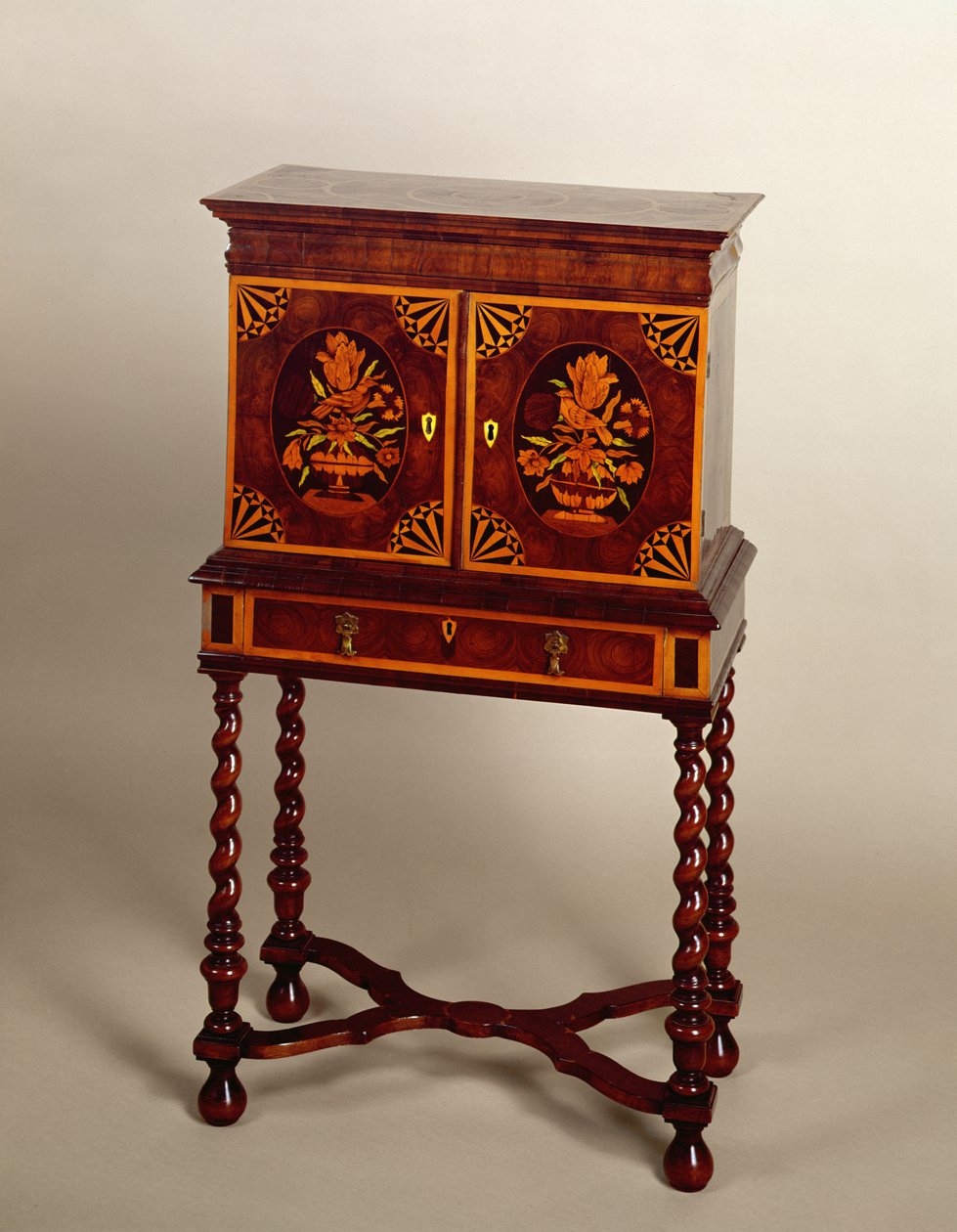 Cabinet en marqueterie sur pied, plaqué de noyer, fin du XVIIe siècle - Unbekannt