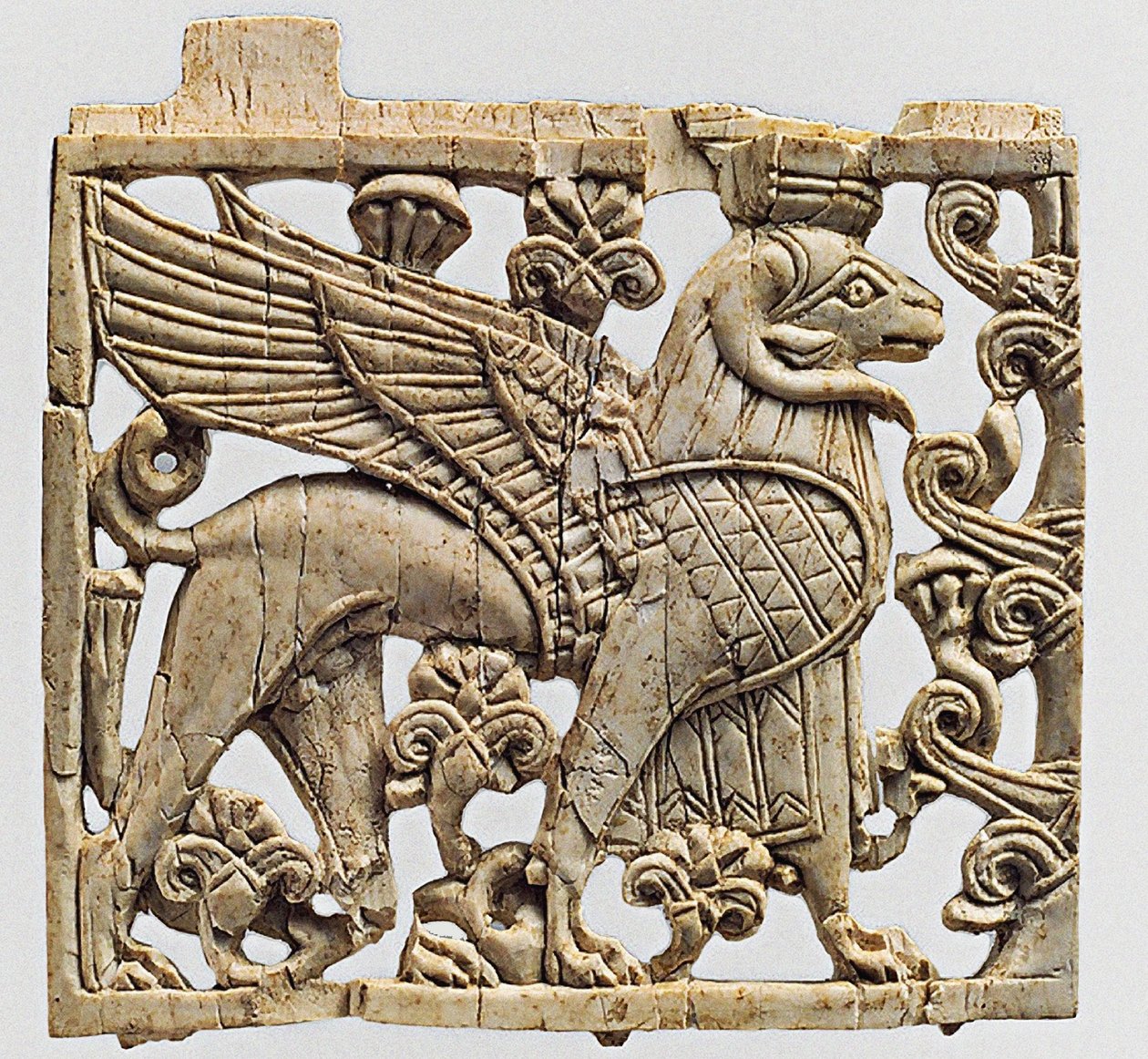 Plaque représentant un sphinx à tête de bélier, Nimrud, Mésopotamie, 9ème-8ème siècle av. J.-C. - Unbekannt