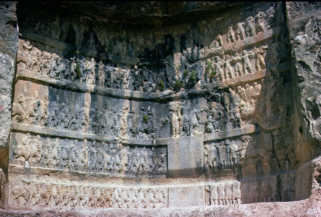 Relief rocheux représentant le roi sassanide Shapur I, la cavalerie perse et les tributaires, 3ème siècle - Unbekannt