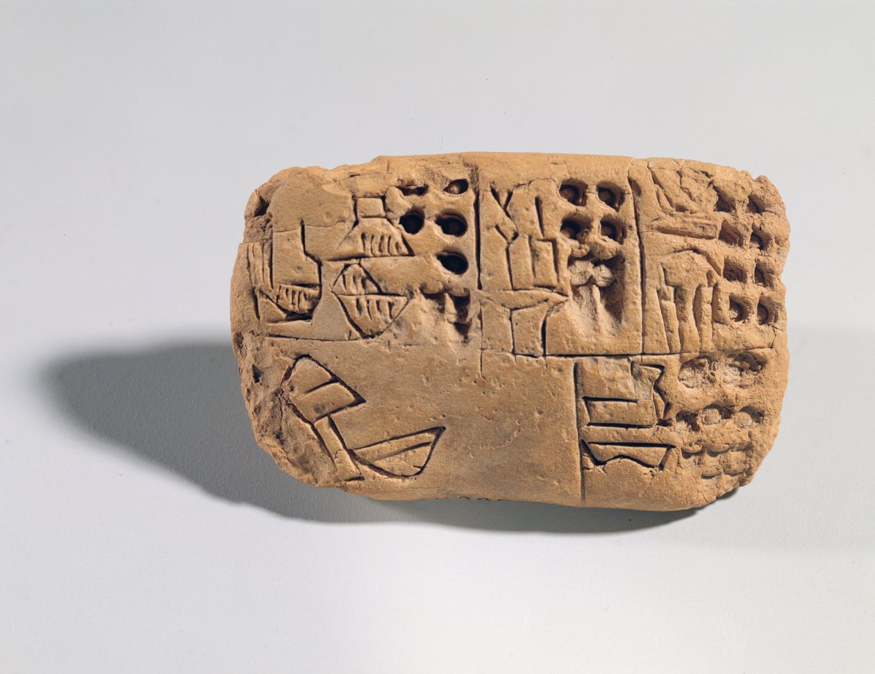 Tablette avec inscription pictographique, période protolittéraire, c.3300 av. J.-C. (argile) - Unbekannt