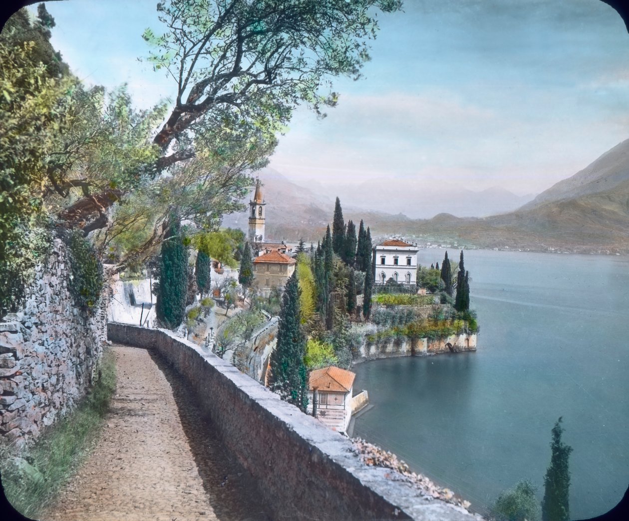 La municipalité de Varenna sur le lac de Côme en Italie du Nord - Unbekannter Künstler