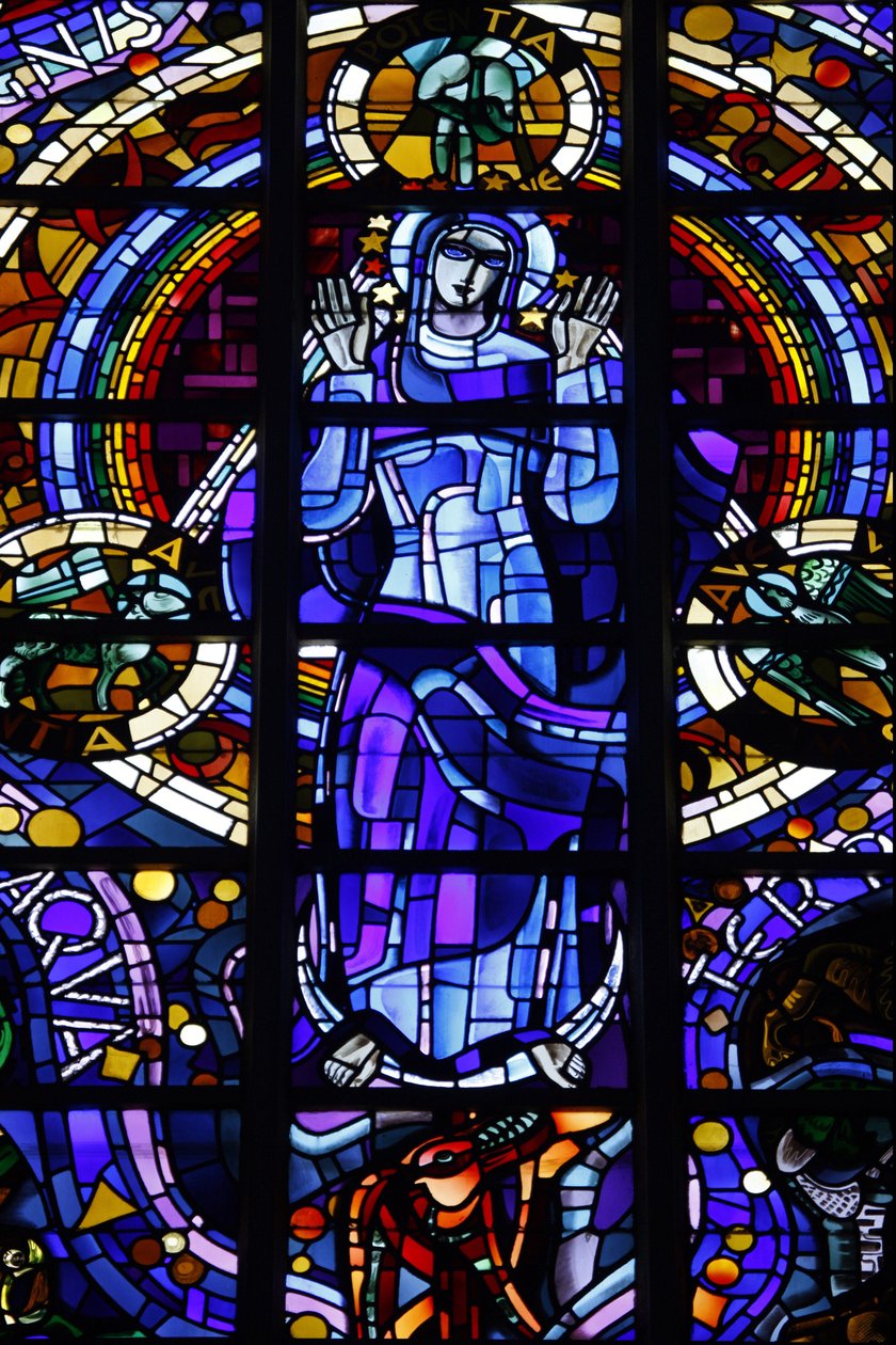 Vitrail de la Vierge Marie dans l