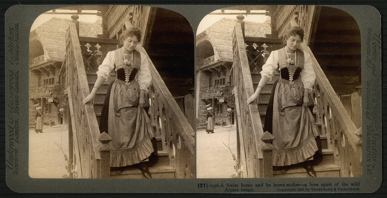 Carte stéréoscopique représentant une jeune femme suisse en costume traditionnel, vers 1900 - Underwood and Underwood