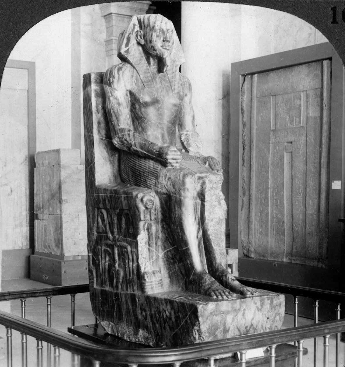 Statue en diorite du roi Khafre, constructeur de la deuxième pyramide de Gizeh, Le Caire, Égypte, 1905 - Underwood and Underwood