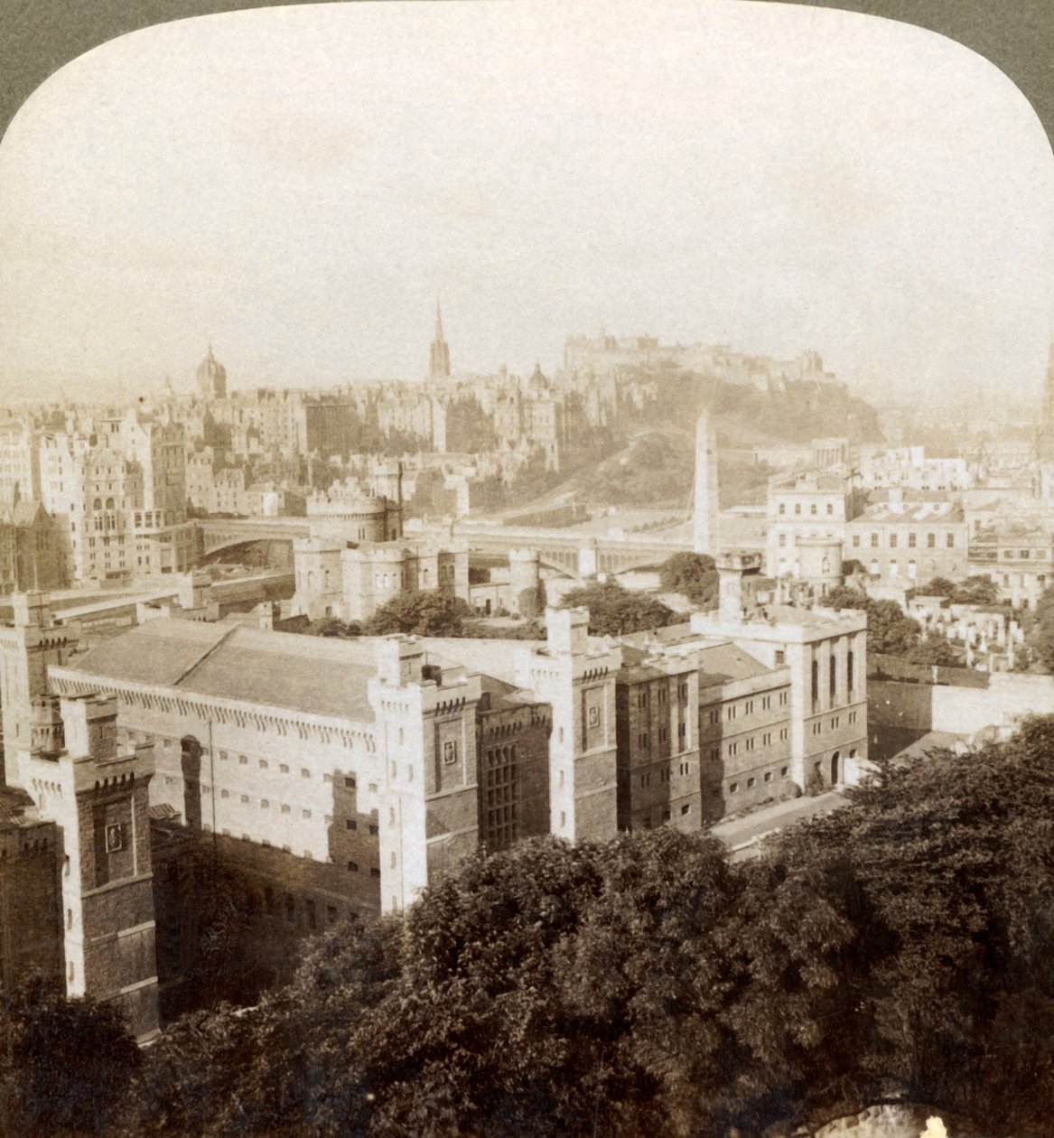 Édimbourg, depuis Calton Hill, S.O. vers le château, sur l