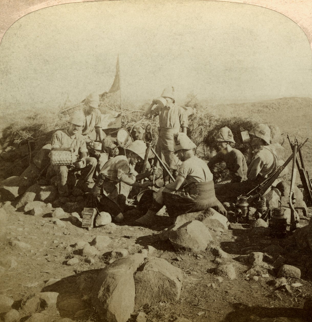 Signaleurs des Gordon Highland sur Signal Hill, Euslin, Afrique du Sud, Guerre des Boers, 1899-1902 - Underwood and Underwood