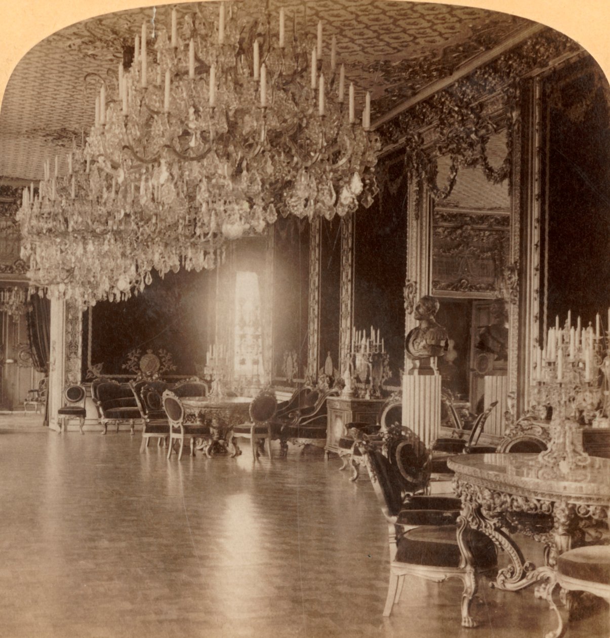 Dans la résidence somptueuse du roi Oscar II, Palais Royal de Stockholm, Suède - Underwood and Underwood