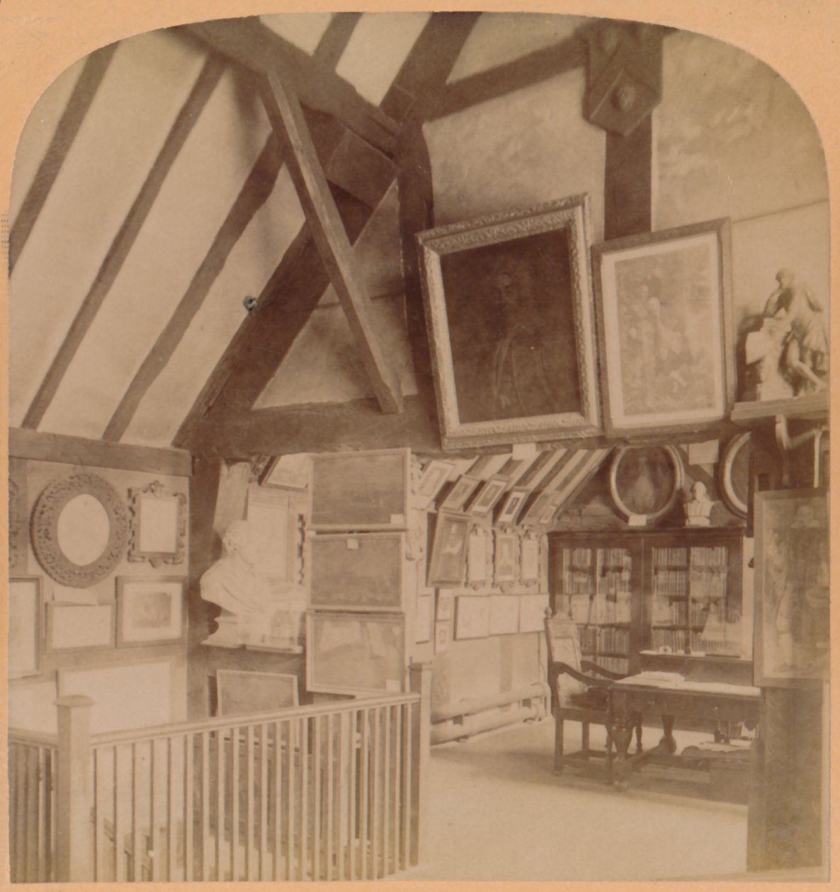 La bibliothèque dans la maison de Shakespeare, Stratford-on-Avon, Angleterre, 1900 - Underwood and Underwood