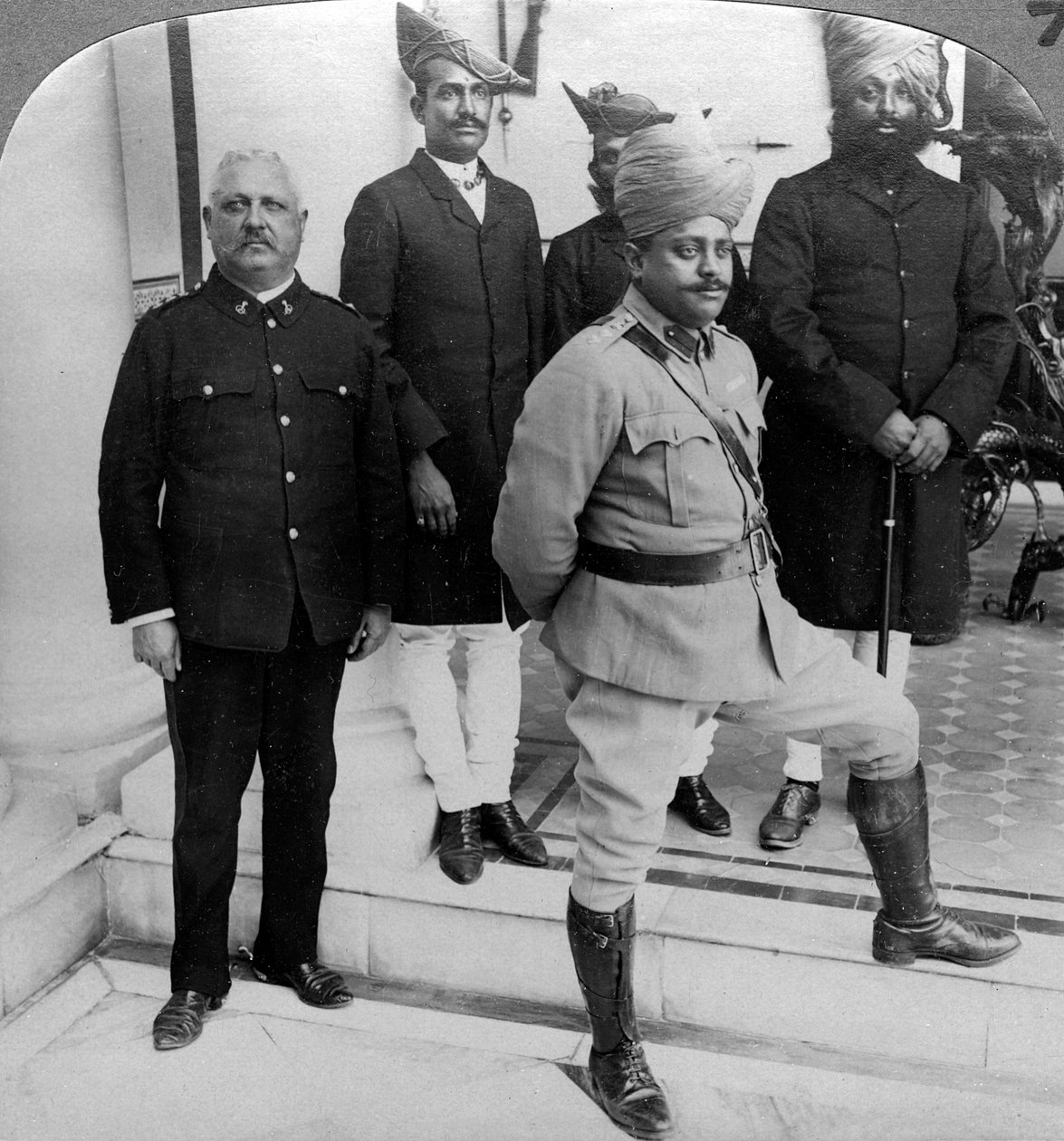 Le Maharaja de Gwalior chez lui, Madhya Pradesh, Inde, vers 1900 - Underwood and Underwood