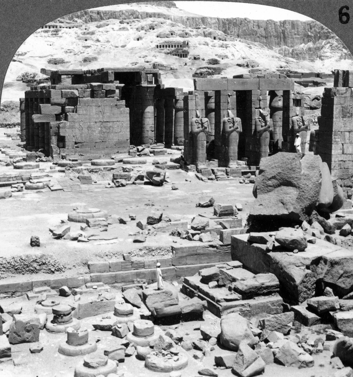 Le Ramesseum, le temple de Ramsès II, à Thèbes, Égypte, 1905 - Underwood and Underwood